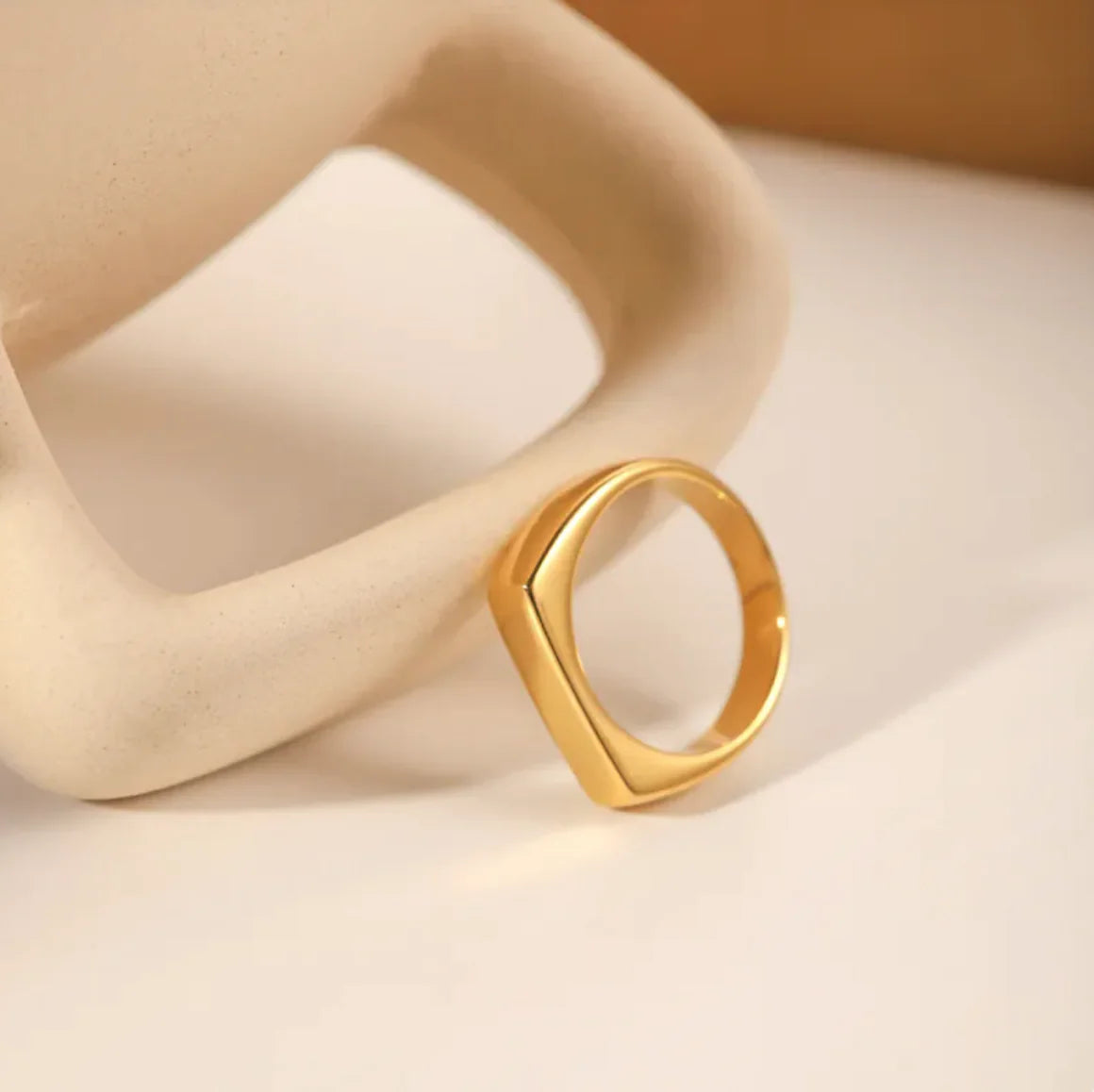 Lana Bar Ring