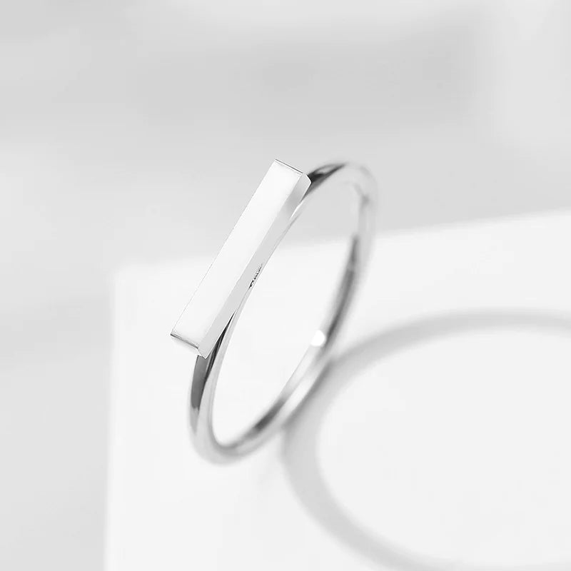 Freya Tiny Bar Ring