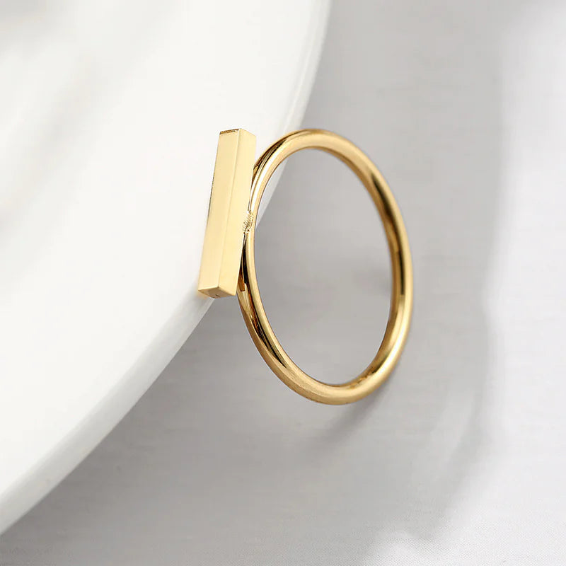 Freya Tiny Bar Ring
