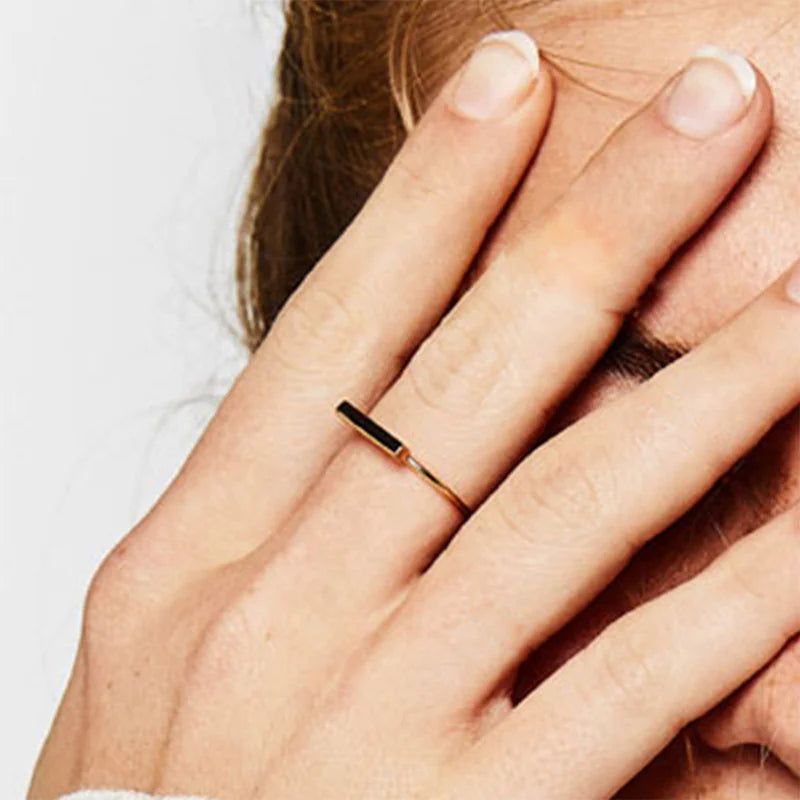 Freya Tiny Bar Ring
